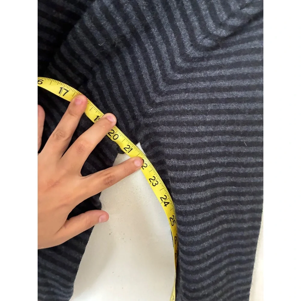 J.Crew Mens Merino Wool V-Neck Striped Sweater Black Grey Large Minimalist